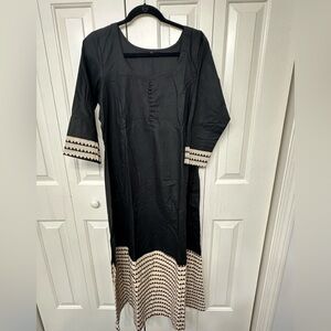 Elegant Black and Cream Women's Dress in 100% cotton size 22”